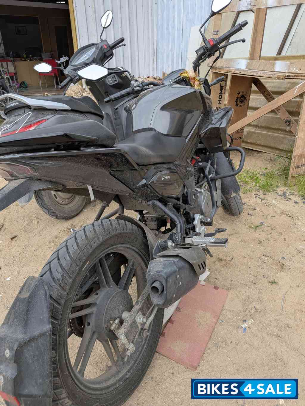 Black Hero Xtreme 125R Black Hero Xtreme 125R
