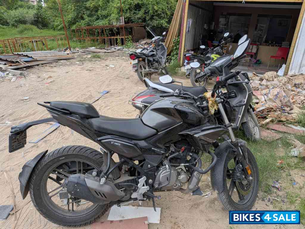 Black Hero Xtreme 125R Black Hero Xtreme 125R