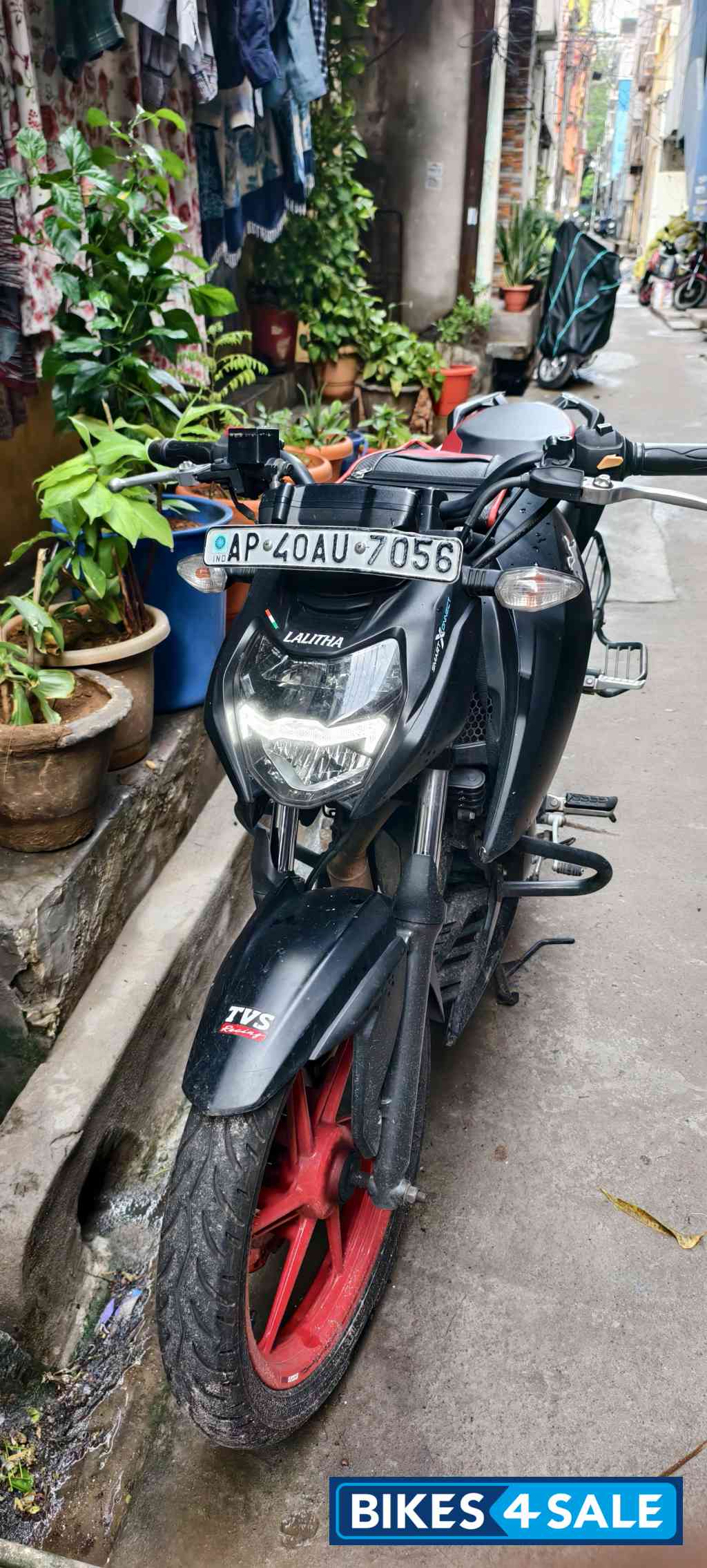 Matte Black And Red TVS Apache RTR 160 4V Special Edition