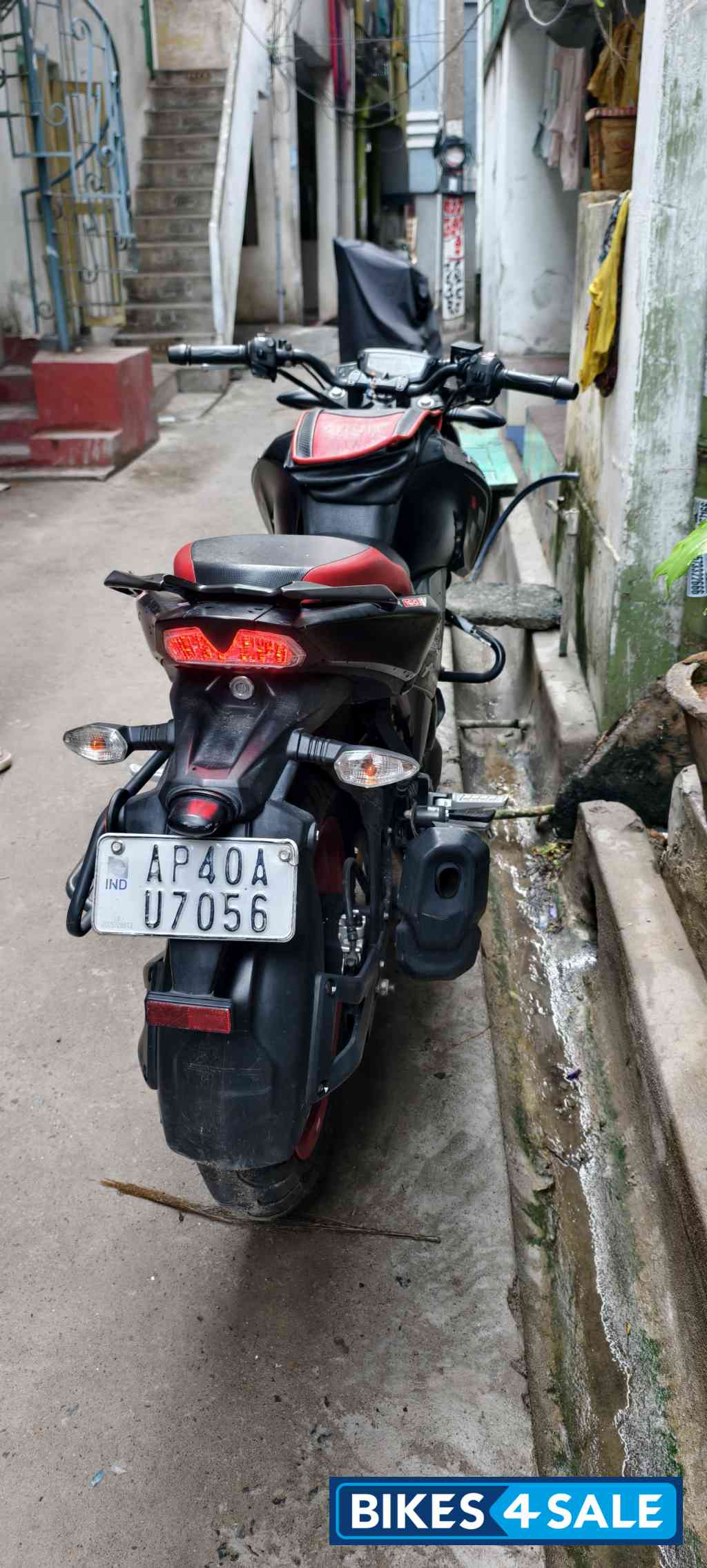 Matte Black And Red TVS Apache RTR 160 4V Special Edition