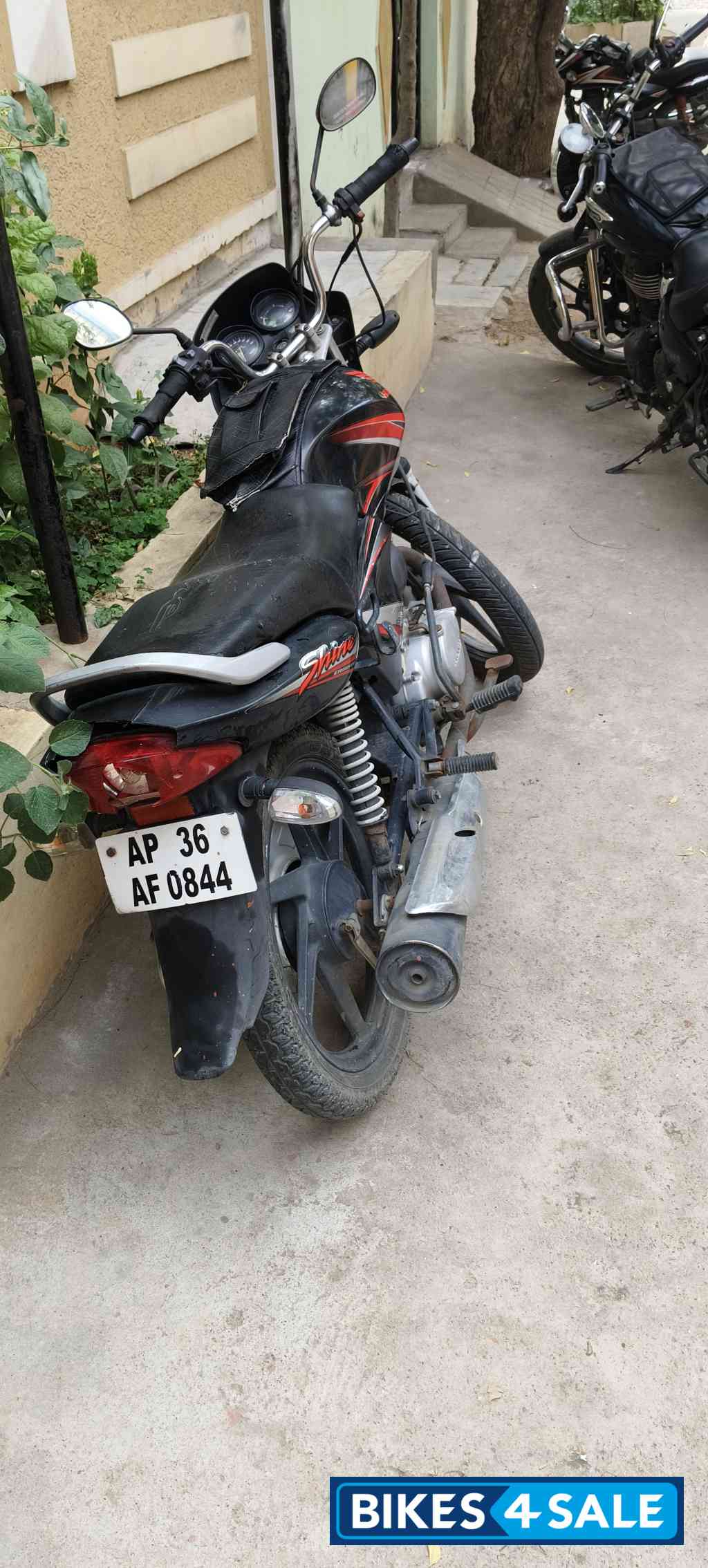 Red And Black Honda Shine 125
