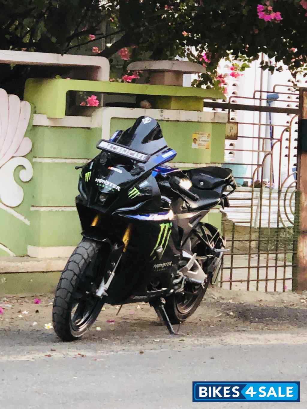 Yamaha R15M