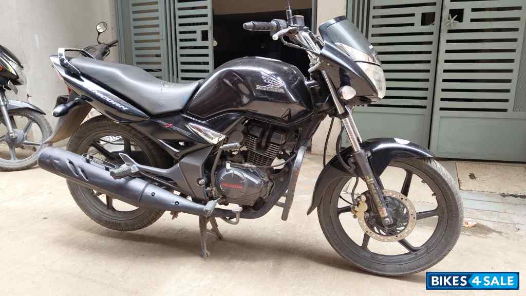 Black Honda CB Unicorn