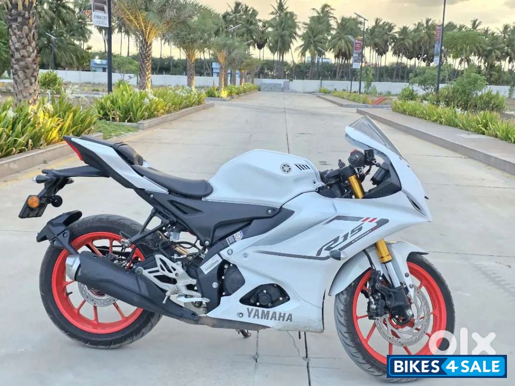 Yamaha R15 V4