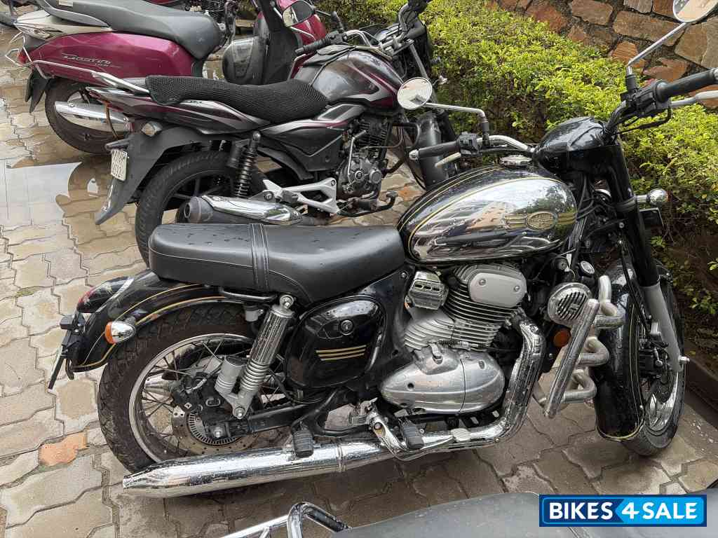 Ideal Jawa Yezdi Classic