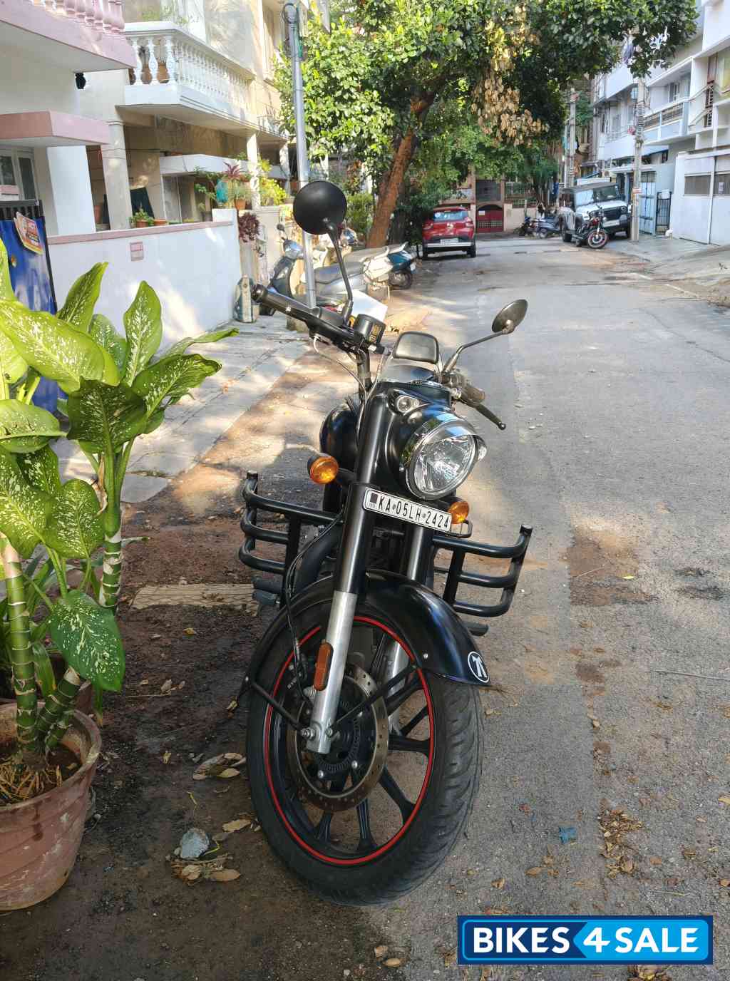 Royal Enfield Classic Stealth Black
