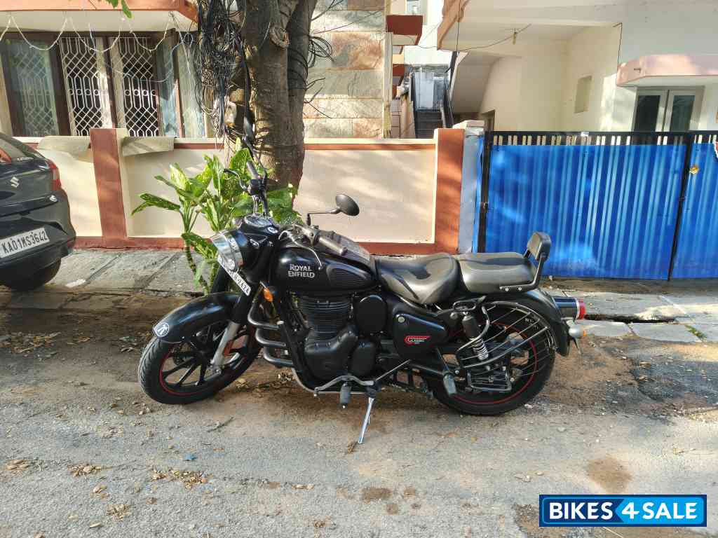Royal Enfield Classic Stealth Black
