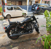Royal Enfield Classic Stealth Black
