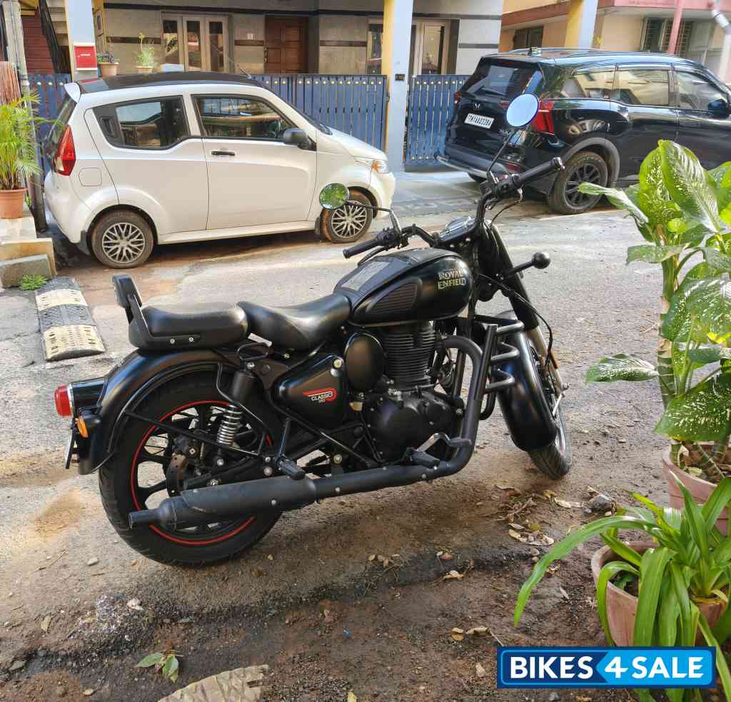 Royal Enfield Classic Stealth Black