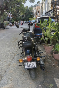 Royal Enfield Classic Stealth Black