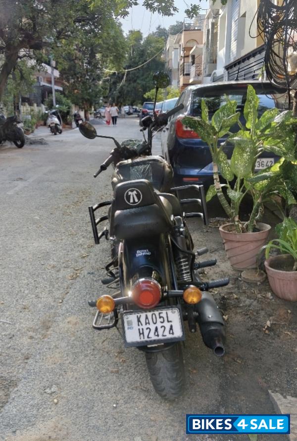 Royal Enfield Classic Stealth Black
