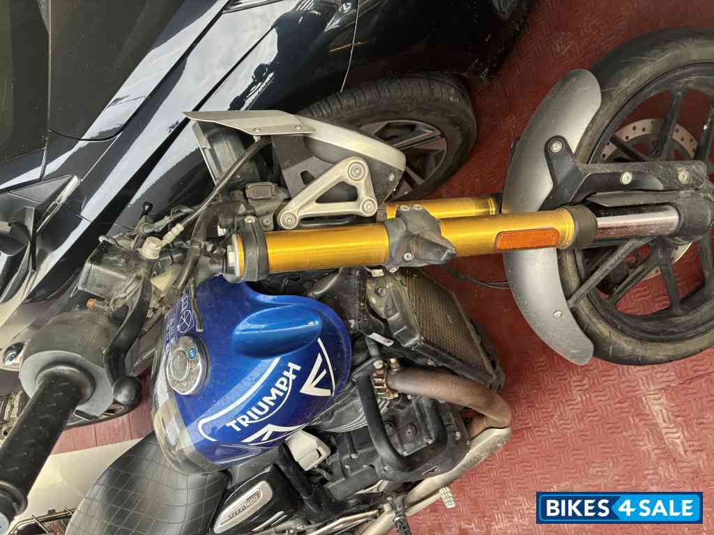 Caspian Blue Triumph Speed 400 Caspian Blue Triumph Speed 400