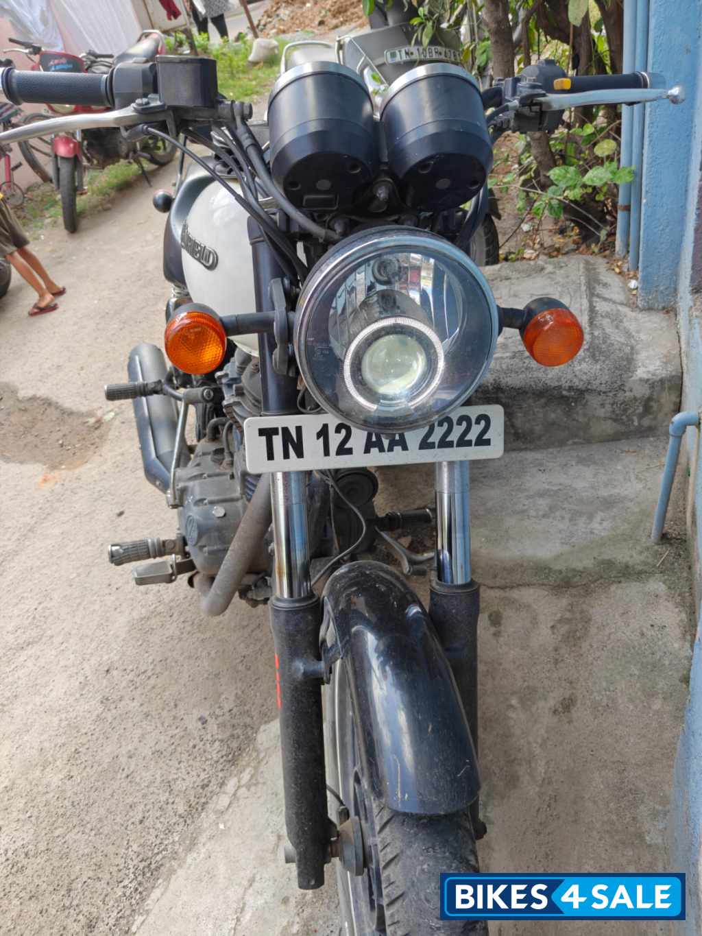 White Royal Enfield Thunderbird X 350 White Royal Enfield Thunderbird X 350