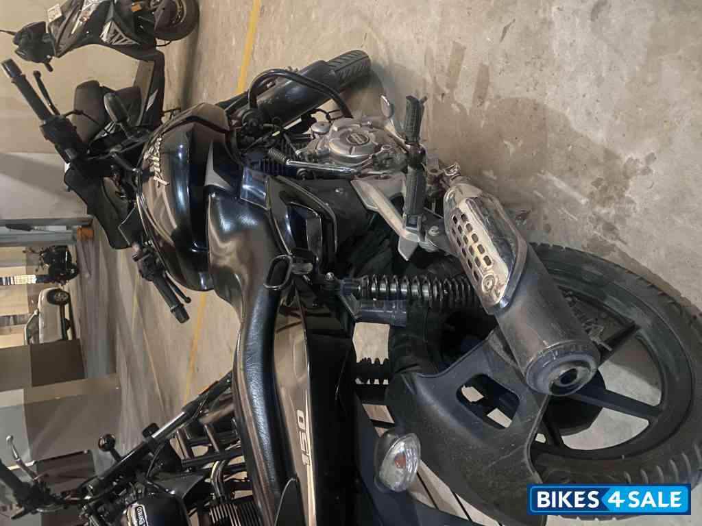 Black Bajaj Pulsar 150 Neon Black Bajaj Pulsar 150 Neon