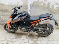 Silver KTM Duke 160