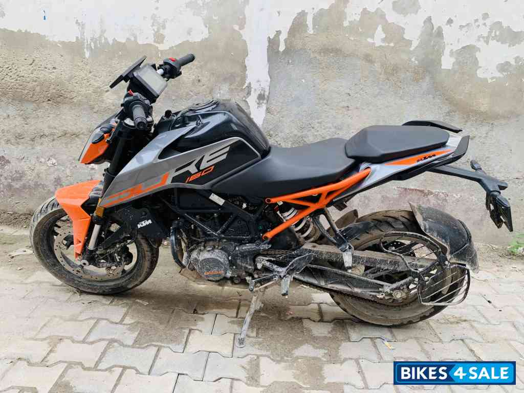 Silver KTM Duke 160