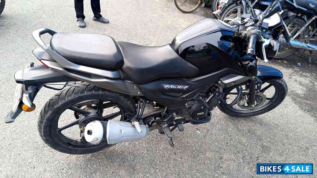 Wicked Black TVS Raider 125