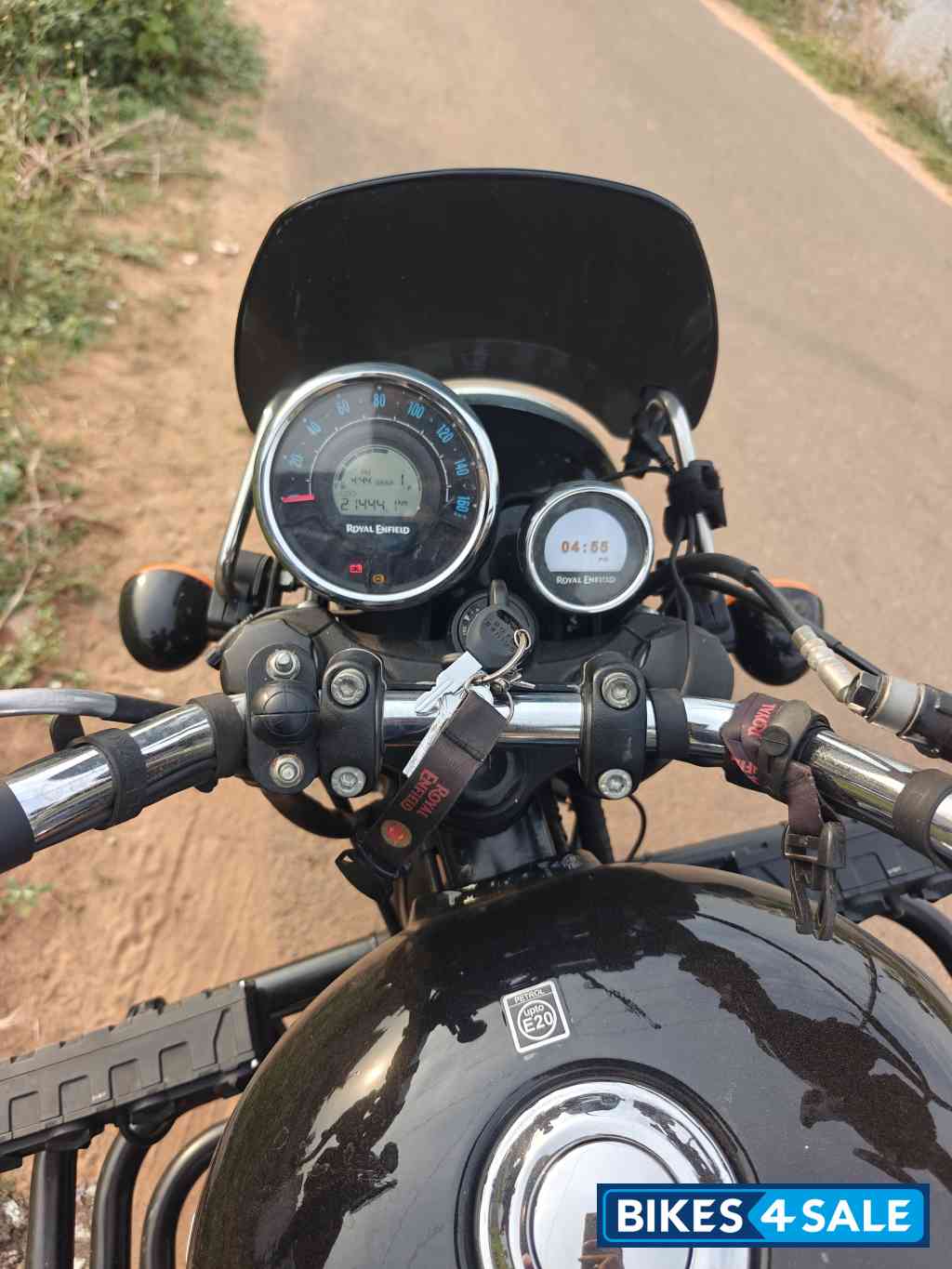 Black Royal Enfield Meteor 350 Fireball