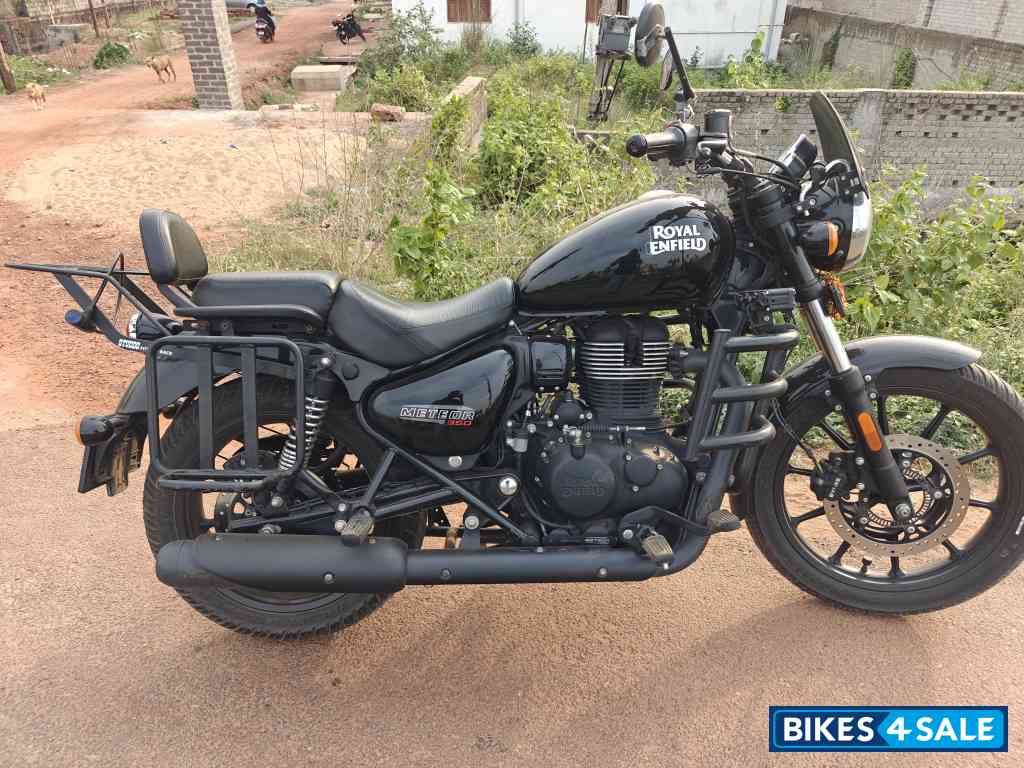 Black Royal Enfield Meteor 350 Fireball