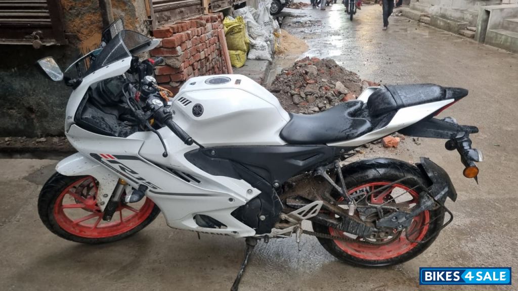 Bluish White Color Yamaha R15 V4