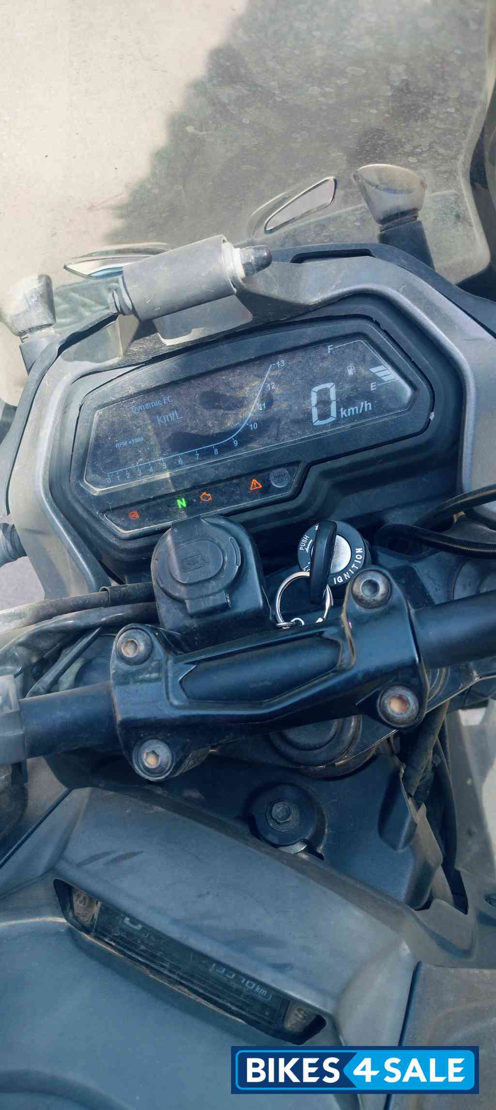 Black Bajaj Dominar 400