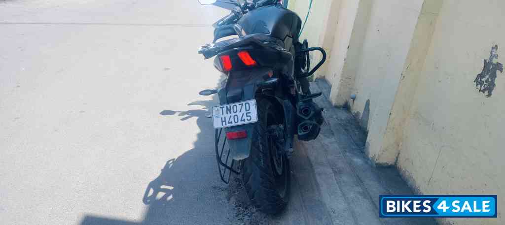Black Bajaj Dominar 400 Black Bajaj Dominar 400