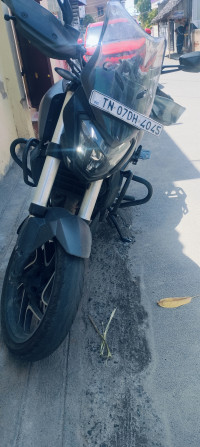 Black Bajaj Dominar 400