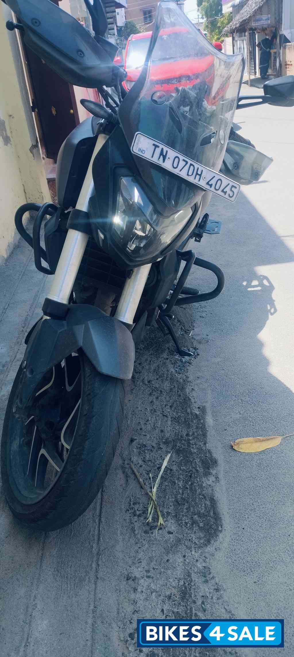 Black Bajaj Dominar 400 Black Bajaj Dominar 400