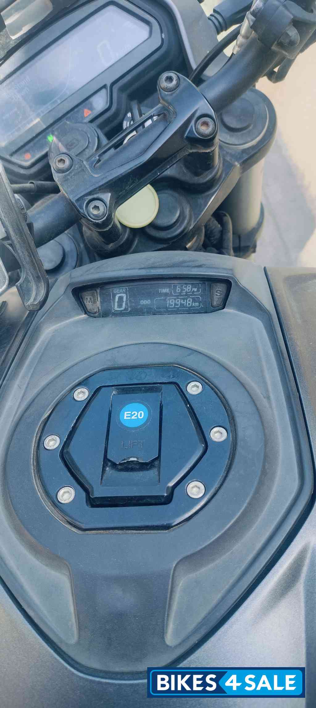 Black Bajaj Dominar 400 Black Bajaj Dominar 400