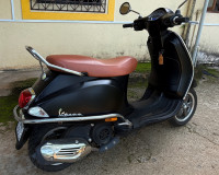 Black Vespa VXL 125 BS6