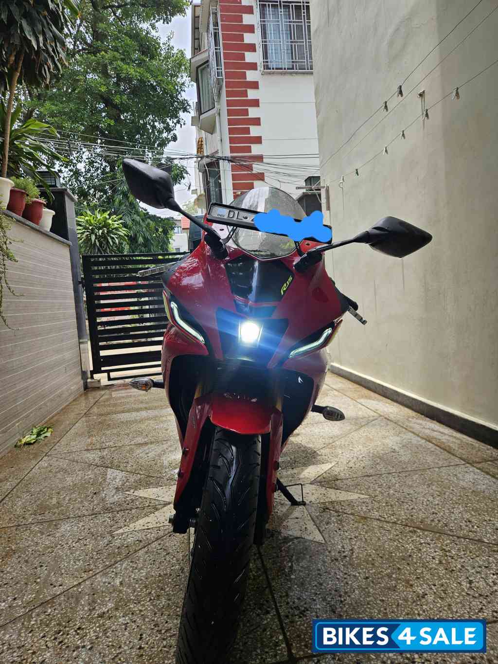 Red Yamaha R15 V4