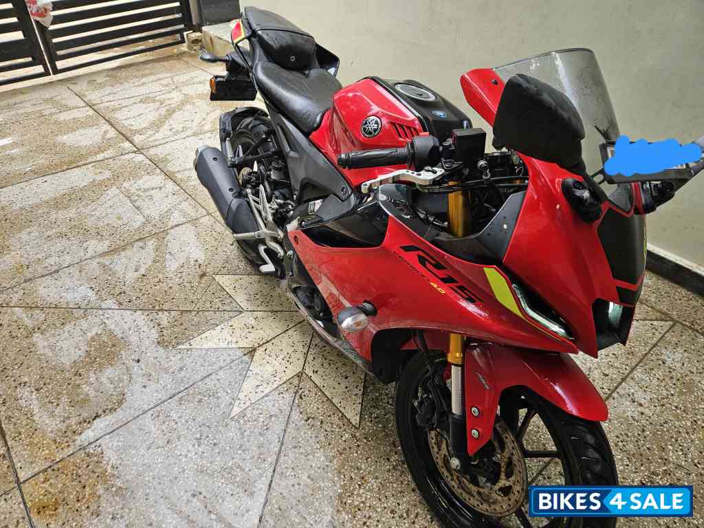 Red Yamaha R15 V4 Red Yamaha R15 V4