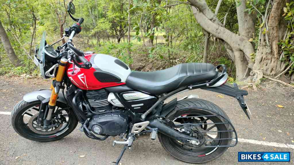 Red Triumph Speed 400