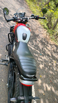 Red Triumph Speed 400