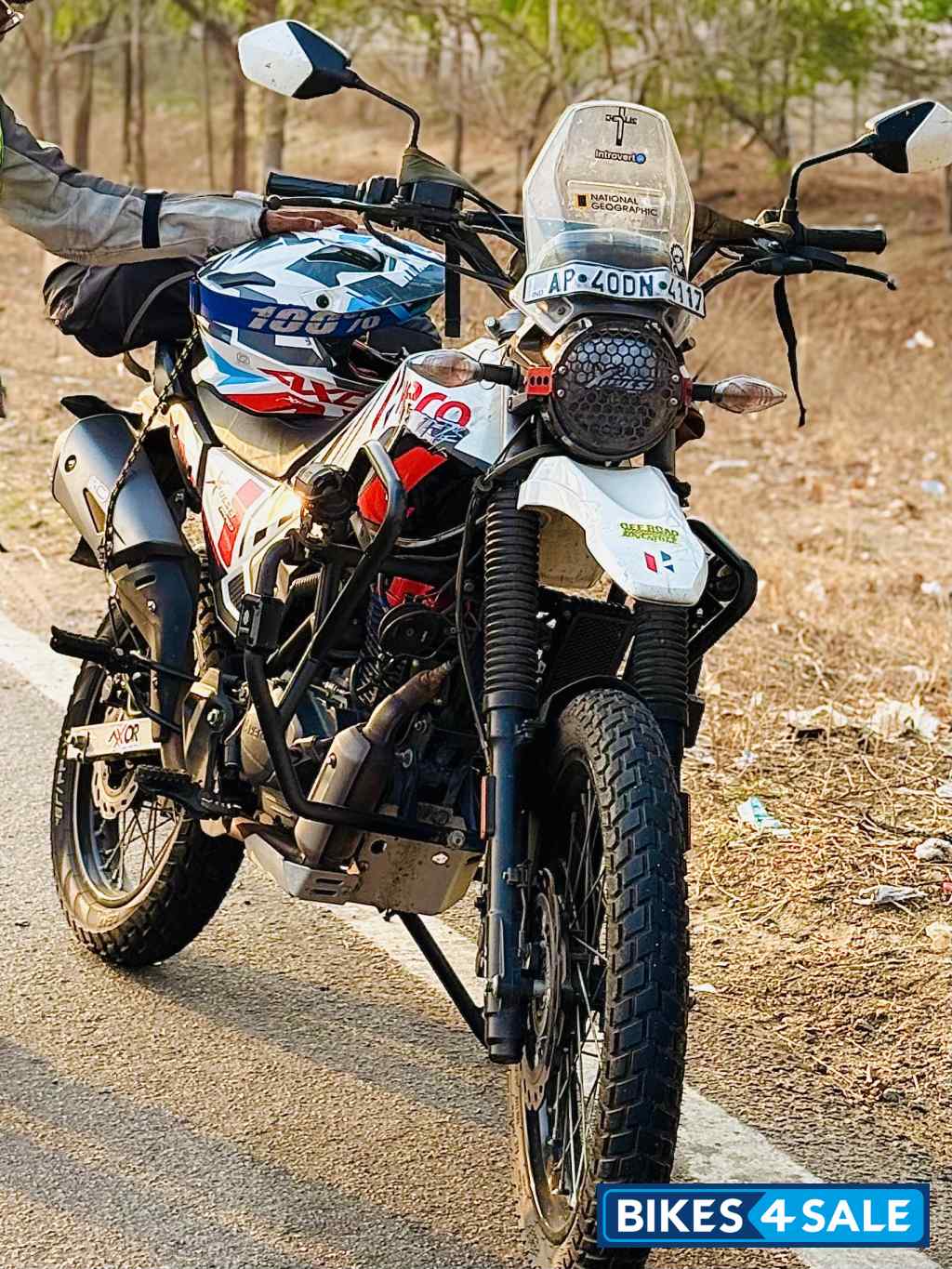 Parel White And Red Hero Xpulse 200 4V Rally Edition