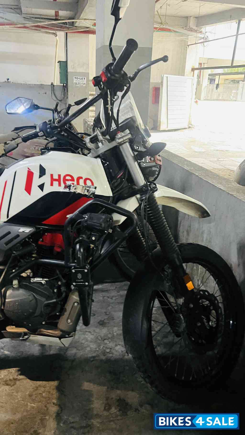 Parel White And Red Hero Xpulse 200 4V Rally Edition Parel White And Red Hero Xpulse 200 4V Rally Edition