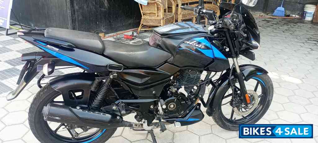 Bajaj Pulsar 125 Neon BS6