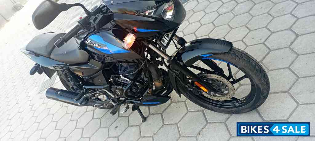 Bajaj Pulsar 125 Neon BS6