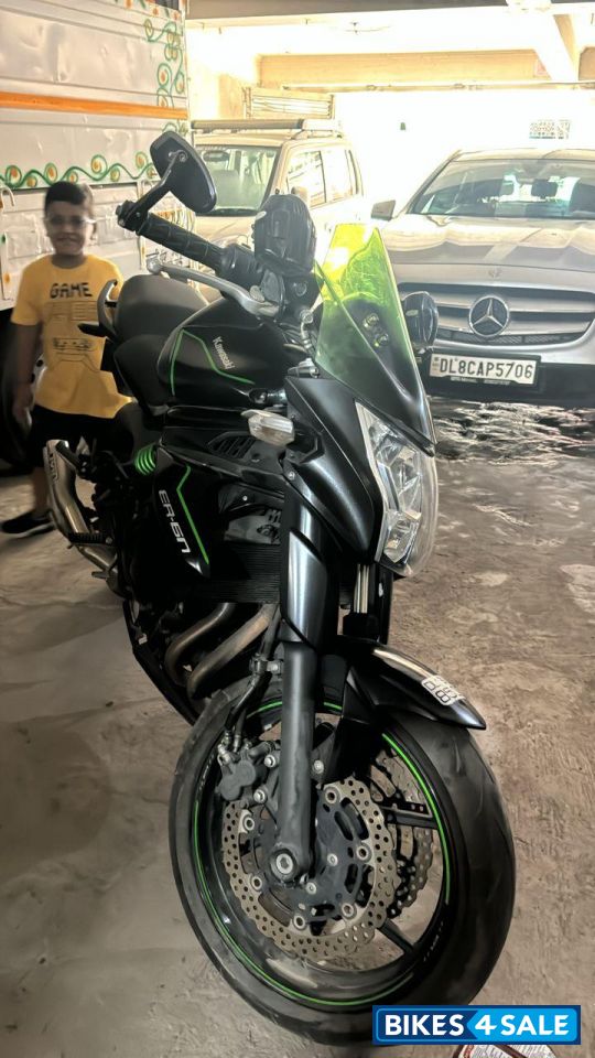 Black Kawasaki ER-6n