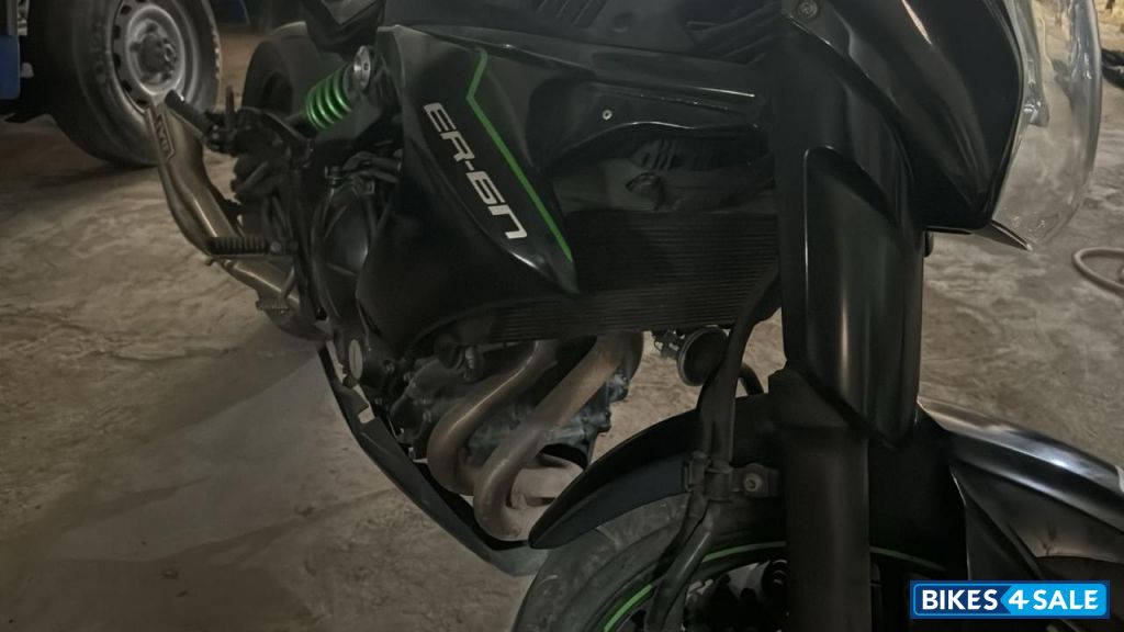 Black Kawasaki ER-6n