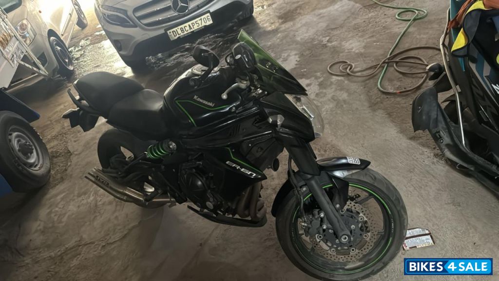 Black Kawasaki ER-6n