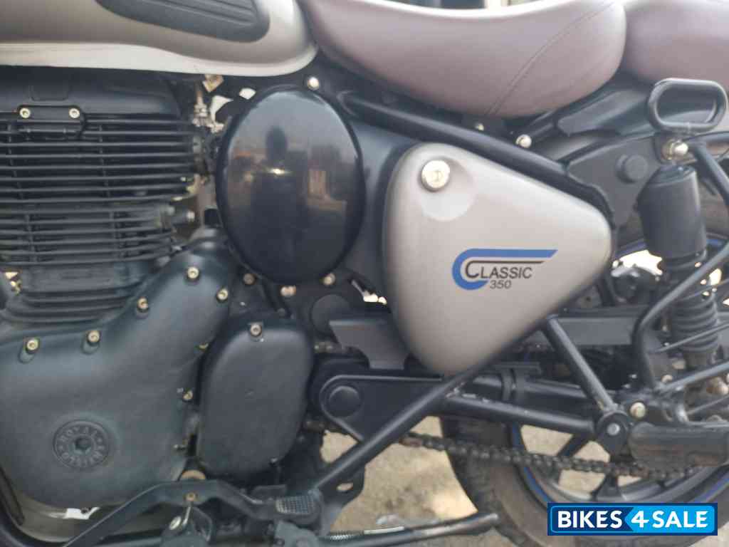 Dark Gunmetal Grey Royal Enfield Classic Gunmetal Grey Dark Gunmetal Grey Royal Enfield Classic Gunmetal Grey