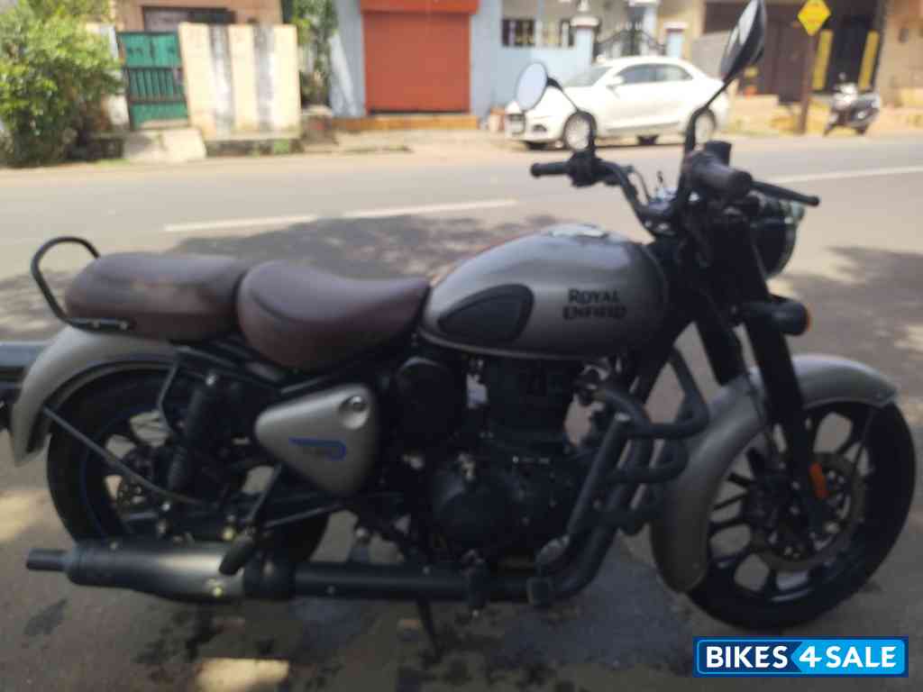 Dark Gunmetal Grey Royal Enfield Classic Gunmetal Grey Dark Gunmetal Grey Royal Enfield Classic Gunmetal Grey