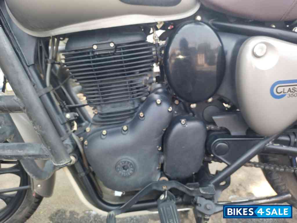 Dark Gunmetal Grey Royal Enfield Classic Gunmetal Grey Dark Gunmetal Grey Royal Enfield Classic Gunmetal Grey