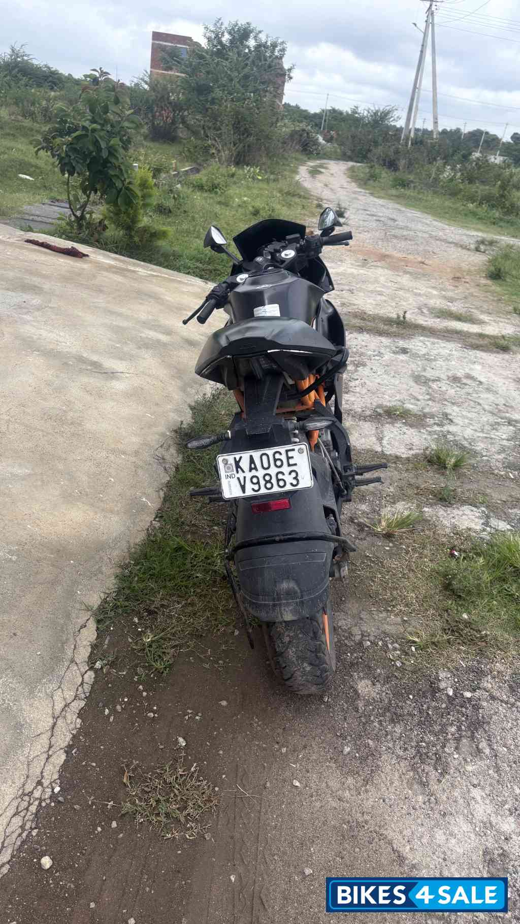 Black KTM RC 200 Black KTM RC 200