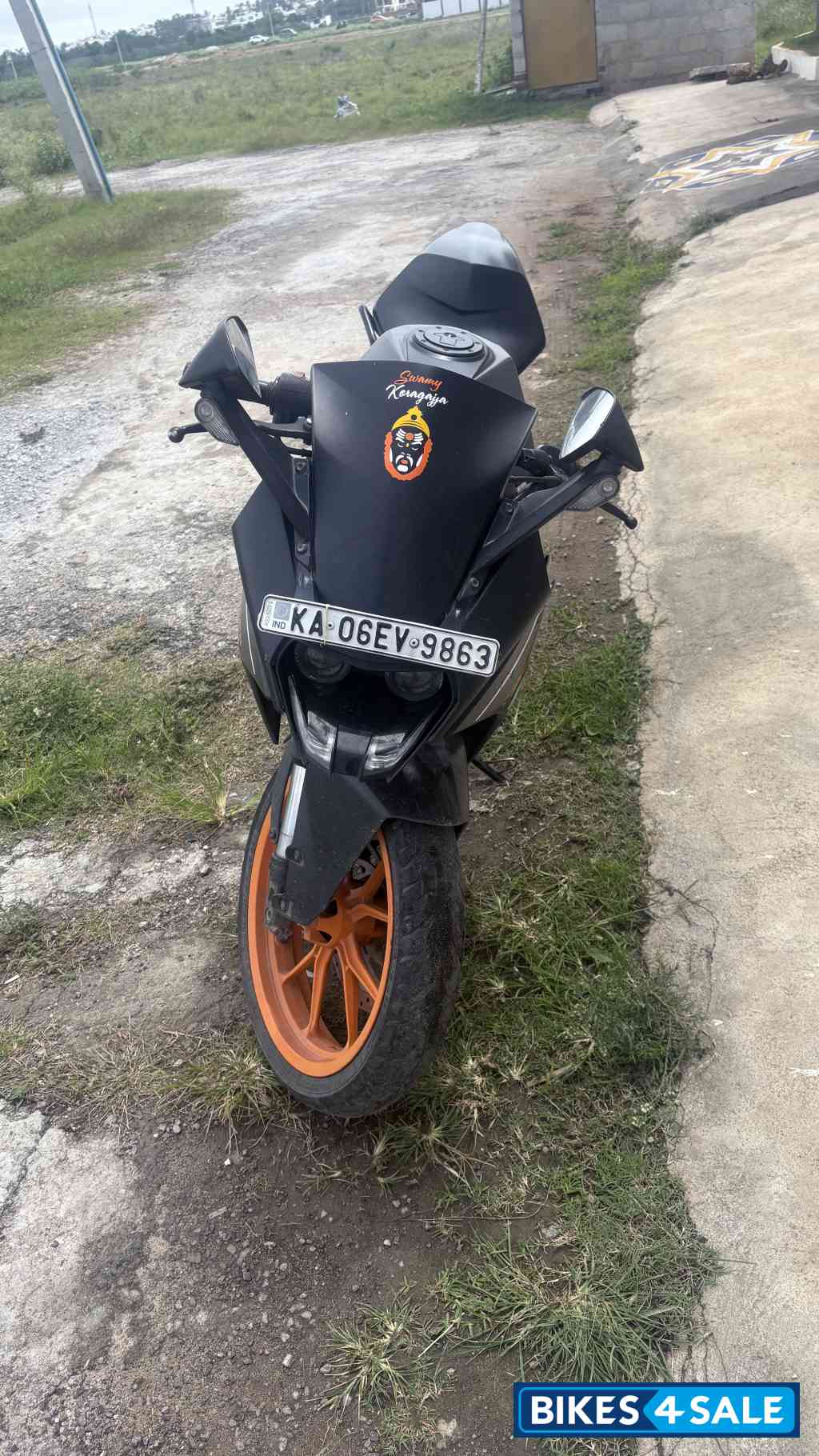 Black KTM RC 200 Black KTM RC 200