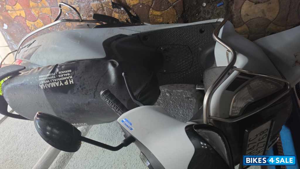 Matt Light Grey Metal Yamaha Fascino 125 Fi Hybrid Disc 2026