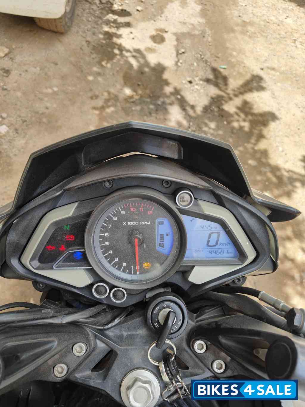 White Bajaj Pulsar NS200