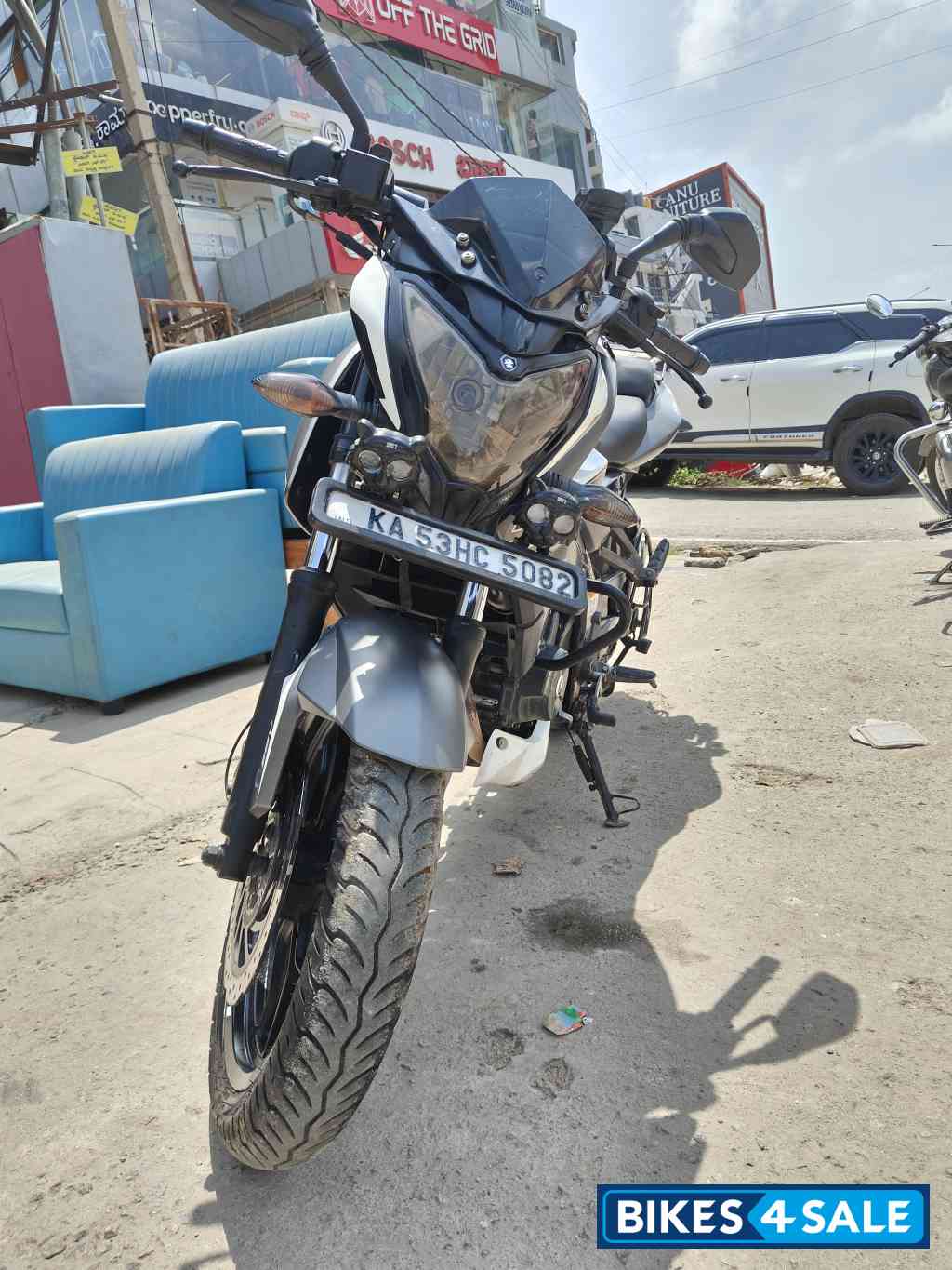 White Bajaj Pulsar NS200