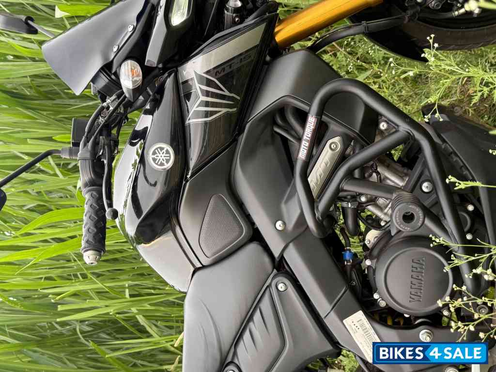 Metallic Black Yamaha MT-15 Ver 2.0 Metallic Black Yamaha MT-15 Ver 2.0